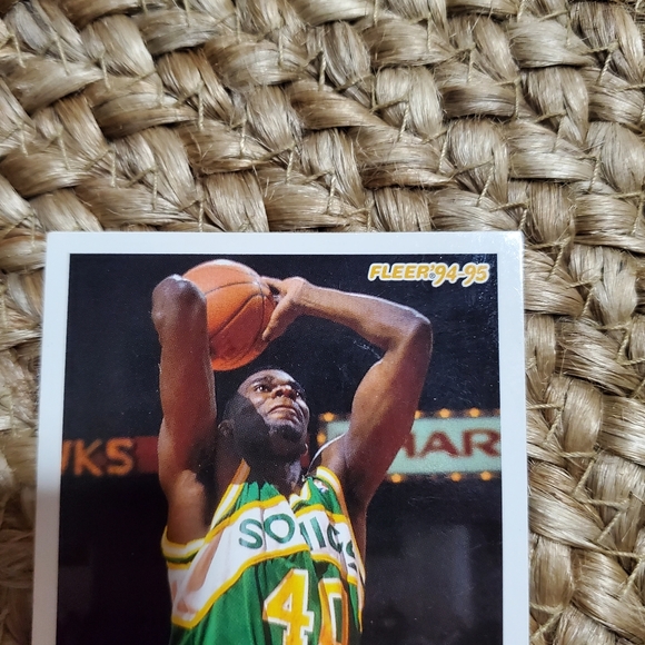 3 - Shawn Kemp Basketball Cards - Picture 5 of 7